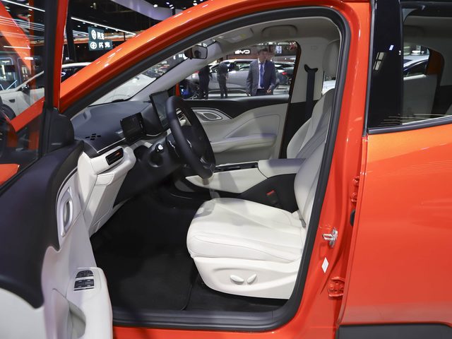 BYD Seagull — водительское кресло и передняя панель