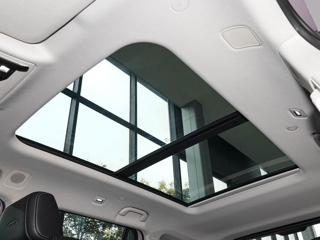 BYD Titanium 3 — панорамная крыша